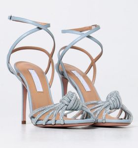 Nuevas mujeres de lujo de verano Celeste Sandals Zapatos Aquazzuras Tacones Blancos Blancos Cristal Corias de punta con adornos de punta con ida