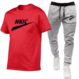 Nieuwe Summer Hen's Tracksuits T -shirt en broek Twee -delige sets Casual Sports Suit Brand Sportkleding Jogging Fashion Men Clothing