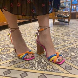Nieuwe zomer Romeinse stijl sandaal dames hoge hakken open tenen uit één stuk met uitgeholde kleur sandalen dames vierkante neus dikke hakken 240228