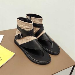 Nouvelle sandale d'été grand fond plat pincer orteil haut romain ceinture boucle sandales personnalisé pour les femmes sandales talons 240228