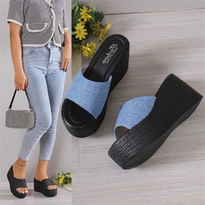 Nieuwe Zomer Sandaal Vrouwen Grote Dames Dikke Zool Romeinse Stijl Sandalen Hak Casual Slipper Eenvoudige Schoenen 240228