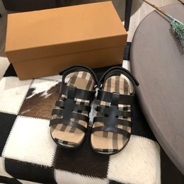 Nieuwe zomersandalen met anti slip rubberzolen Soles Boys Girls Slippers Modelabele kinderen Sandaal Luxe Kinderschoenen Klassieke dia's Maat 26-35 CSD2404232-20