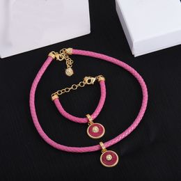 Neue Sommer Einfache ROTE PU Seil Kette Halskette Armband Schönheit Kopf Anhänger Vielseitig Exquisite Schmuck Set Schmuck geschenke HMS32 --03