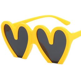 NUEVAS gafas de sol para mujer, gafas de sol divertidas, gafas Anti-UV, gafas con personalidad en forma de corazón, montura de gran tamaño, gafas simples ornamentales