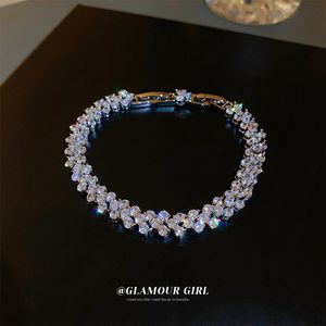 Bracelet à boucle d'épissure en zircon super flash, à la mode, léger, de luxe, de tempérament, bijoux polyvalents, nouvelle collection