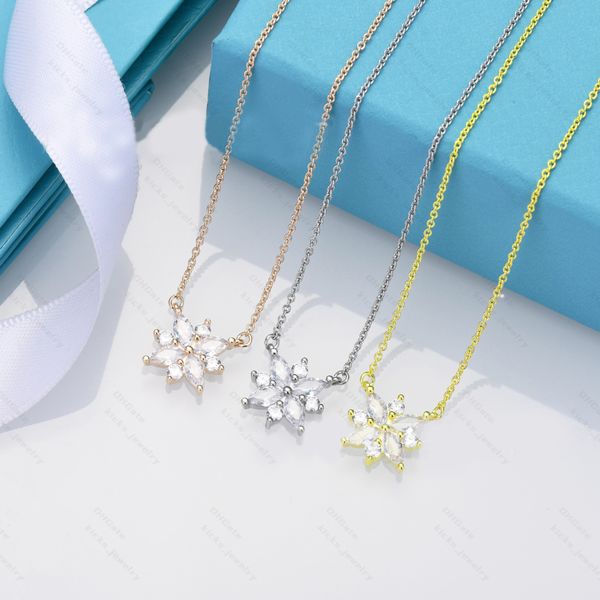 Nouveau collier en grappe de fleurs en diamant T, collier en diamant hexagramme, collier de créateur, plaqué cuivre blanc, or véritable 18 carats, design personnalisé simple avec sac à poussière et boîte