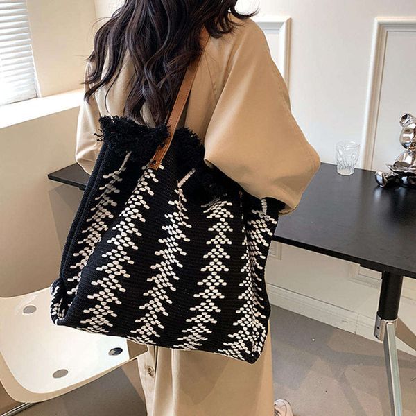 Nouveau sac fourre-tout en coton et lin tissé, sac à bandoulière de grande capacité, sac à main décontracté avec pompon, sac de voyage, de Shopping, vente en gros, nouvelle collection