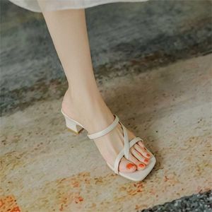 Nouveau talon épais romain bout ouvert sandales pour femmes nouvelle sandale d'été carré talons hauts chaussures femmes 240228