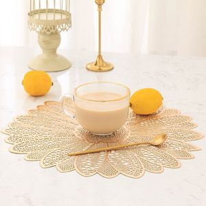 Nueva estera de mesa occidental de pvc engrosada, Mantel Individual hueco americano de Navidad, posavasos dorado caliente, estera de aislamiento térmico de moda