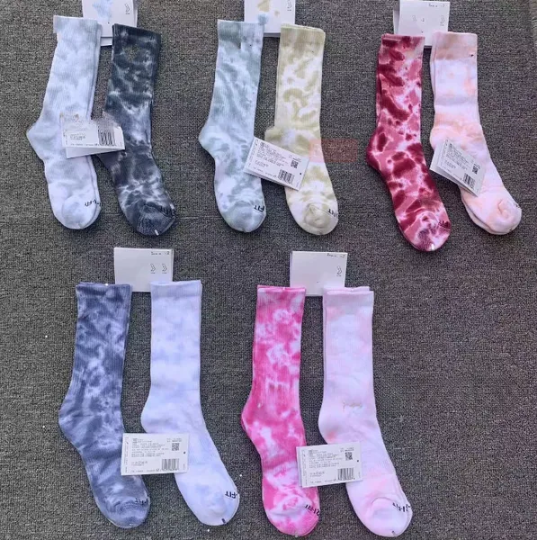 Nouveau Tie-Dyed Chaussettes Crochet Mâle et Femelle Moyen Tube Couleur Épaisse Serviette Bas Basket-Ball Coton Chaussette En Gros