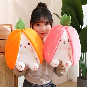 Nouveau Tiktok fraise lapin fraise se transforme en lapin Fruit peluche jouet radis oreiller petit lapin blanc Figure