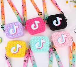 Nieuwe Tiktok Toys Sensory Bubble Shoulder Bag Mobiele riemen Finger Push Phone Pouch Case Coin Purse Tik Tok Toys voor meisjes KIDS8546749