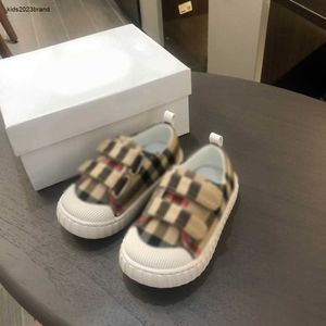 Nieuwe peuterschoenen Buckle Riem Baby schoenen Maat 20-25 Doos Verpakking Kinderen Designer schoen Checker Design Infant Walking Shoe 24 May