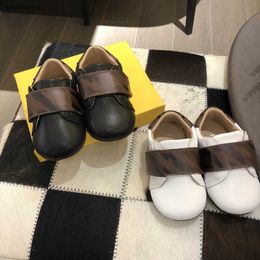 Nieuwe peuter schoenen hoge kwaliteit lederen kinderschoenen maat 21-25 designer baby prewalker doos verpakking jongens meisjes babyschoenen 24 maart