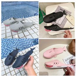 Nouveau designer haut créateur créatif excentrique Shark noir blanc vert vert gris sandales parent-enfant usor