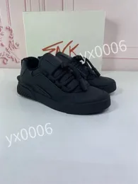 Novos calçados esportivos da moda masculinos e femininos, preto e branco, sapatos de sola grossa, sapatos casuais retrô, carregando e amarrando cadarços jsml230506