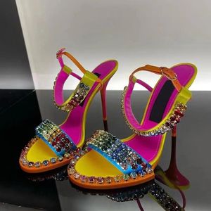 Nieuwe top luxe kristallen decoratieve sandalen met hoge hakken Satijnen kleur bijpassende dinerjurk wreefbandjes Ontwerpers Geklede schoen Avond Slingback schoenen 35-41 maat