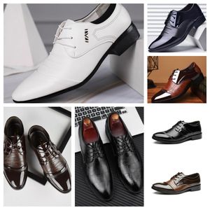 Nieuwe top luxe designer multi-style lederen heren zwart witte casual schoenen, grote zakelijke jurk puntige tie-up bruiloftsschoen