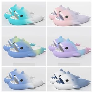 Nouveaux tops de qualité de luxe Chaussures de qualité sandale Sémain d'été pantoufles de requin glissements de semelles épaisses Chaussures pour enfants sandales plates.