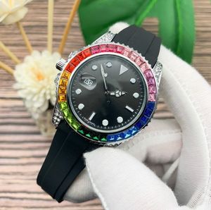 Nouveau haut de gamme femmes montres montres à quartz plusieurs couleurs en caoutchouc hommes montres montres en verre montre de luxe avec montre en verre saphir