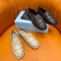 Nieuwe topkwaliteit schapenvacht Zacht Comfort lente Platte Loafers dames Stap op de hak casual Bootschoenen Designer schoenen Wandelvakantie Kantoor Vissersschoenen