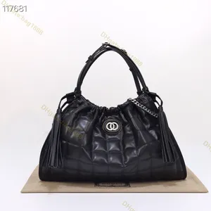 Nuevo bolso de mujer superior Bolso de diseñador de lujo Bolso de hombro con borla de cadena a cuadros de moda Versátil en Europa y América Bolsos con cordón negro de gran capacidad 746210