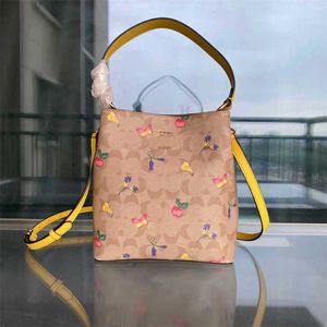 Nuevos Totes Imprimir Bolsa de diseñador C-Bag Tote para mujer Luxurys Bolso Bolso de cuero Bolsas de cubo Monedero casual Pink Butterfly Hombro Monedero femenino 230207