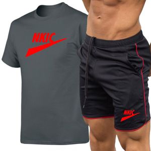 Nieuwe tracksuit Men Summer Sets T Shirts Shorts 2 stuks Running Sportpak Male voetbalvolleybal Sportkleding plus size merk Logo print