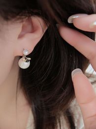 Nouvelle tendance boucles d'oreilles abeille dessin animé petite perle pour femmes Boucles d'oreilles en argent S925 avec un sens du design de simplicité et de tempérament