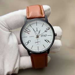 Reloj de hombre vendedor caliente del regalo del cuarzo del ocio del negocio de la correa nueva de moda y de moda