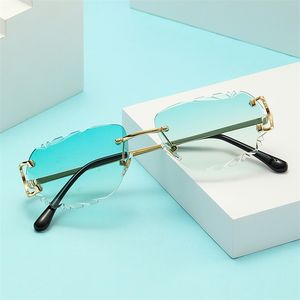Nouveau modèle à la mode lunettes de soleil bord coupé lunettes de soleil sans cadre pour femmes lunettes de couleur personnalisé rue Photo hommes lunettes de soleil