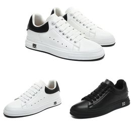 Nueva moda Versátil Pequeño Blanco Negro Zapatos para correr Base suave de cuero Zapatillas de deporte casuales Mocasines de hombre para hombre Tamaño grande Precio bajo al por mayor A0116