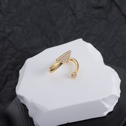 Nieuwe Driehoek Volledige Diamond Crystal Open Ring Vrouwelijke Europese Amerikaanse Luxe Persoonlijkheid Elegante Temperament Hoog Gevoel PR1 --02 Sieraden party Valentijnsdag Geschenken