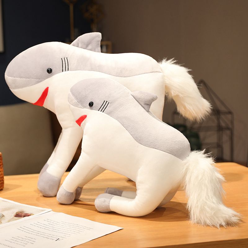 Nytt trick White Horsharks Plush Toy Stuffed Shark Head Horse Body Creative Sea Aniamls Kasta Pillow Boy Like Home Decor Cushion