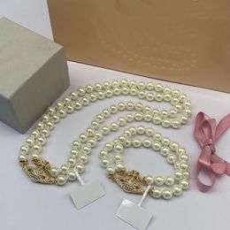 Nouveau collier de perles à deux rangées Saturne Planet Love Bow Bow Pendante Femmes Clicule Chaîne Diamants Colliers de perles Bijoux de créateurs N0230