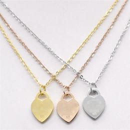 Nouveau design Unique femmes bijoux titane acier excellente qualité pendentif collier T coeur amour colliers GD1181239w