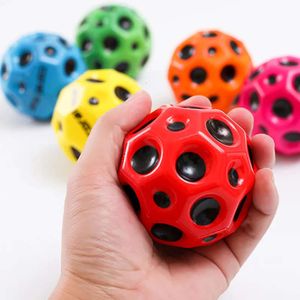 Nouveau trou utile enfants jeux d'intérieur et d'extérieur jouets de Sport PU Anti-gravité Stress caoutchouc rebond 66Mm extrême haute balle rebondissante