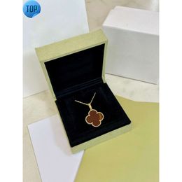 New Van Four Leaf Clover Collier Band Diamond Natural Shell Shell Gemstone Gold plaqué 18K Designer Forh T0p Advanced Materials Luxury Classic Style
