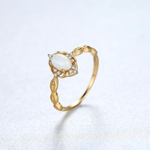 Nieuwe vintage paleisstijl Opal S925 Silver Ring Light Luxe Geplaatste 18k gouden Fashion Women Ring Designer Exquisite Jewelry Gift