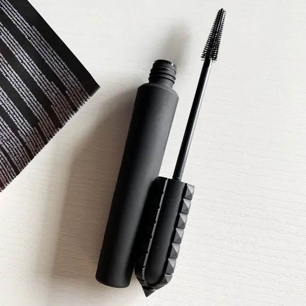 Nouveau volume 36 Mascara Hour Volumizing Mascara noir 36Hours Full Blast Volume 8.5g Makeuv