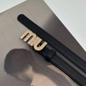 Nouvelle ceinture miu couche supérieure double face en cuir de vachette boucle aiguille en cuivre pur, polyvalente pour les affaires et les loisirs, tendance haut de gamme