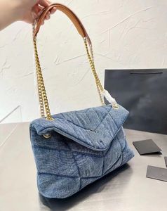 Nouvelle chaîne en denim lavable pour femmes, sac postier oblique à une épaule, conception de nuage avancée, chaîne de poche à rabat, haute beauté, mode, classique