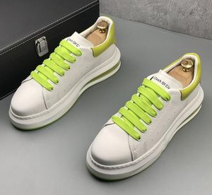 Nouvelle vague Designer Hommes Sneaker Chaussures de course Respirant Casual Skateboard Marche Quotidienne Mode Classique Porter Résitant Hommes Robe Mocassins top chaussures en ligne