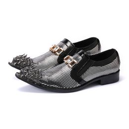 Nouveaux chaussures en cuir masculin blanches Calf Slip-On décontracté pour les jeunes, version coréenne pointue de toutes les chaussures pour hommes de la mode assorties pour les bottes de fête de garçons