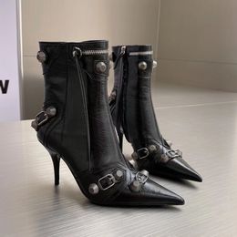 Nueva piel de oveja blanca botas de tacón alto decoración de hebilla de metal zapatos para mujer motocicleta zapatos de cuero con cremallera de lujo