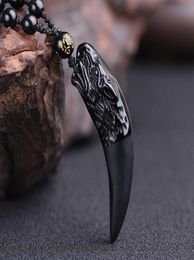 Nieuwe hele 100 Natural Obsidian Wolf039S Tooth Pendant tand Amulet en Hyperbole Punk Necklace Lucky Win ketting6954896