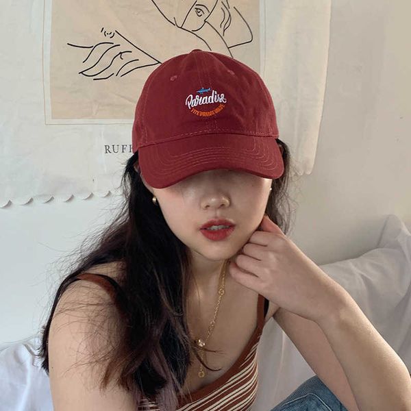 Nuevo sombrero rojo vino, gorra bordada de pico de pato, marca de moda ins niche, gorra de béisbol suave transpirable de verano para mujer con tiburón