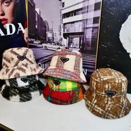 Nieuwe muts designer muts designer hoed herenhoed Wollen hoed met brede rand in verschillende kleuren mode straat hoeden winter pet emmer hoed hoeden voor mannen