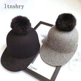 Nouveau hiver garder au chaud laine feutre chapeaux femmes laine Fedoras chapeau rétro équestre chevalier casquettes femme lapin boule de fourrure casquette de baseball Y200714