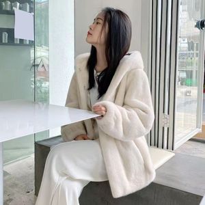 Nieuwe winter Koreaanse faux bontjas dames korte capuchon fashion faux mink pluche bontjas